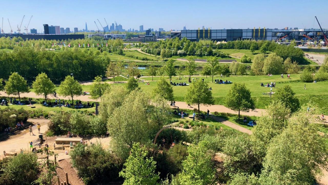 White Marble Tranquility, Park Side Life * Londres